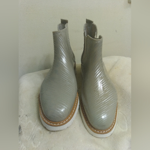 Cougar Jill Malek Rubber Gray Chelsea Rain Boots Size 7 Women's - Picture 16 of 16